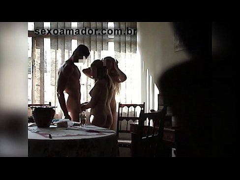 ❤️ Os amigos sexuais invitan a un home xigante e a un trío con el ❌ Follar en nós ❤